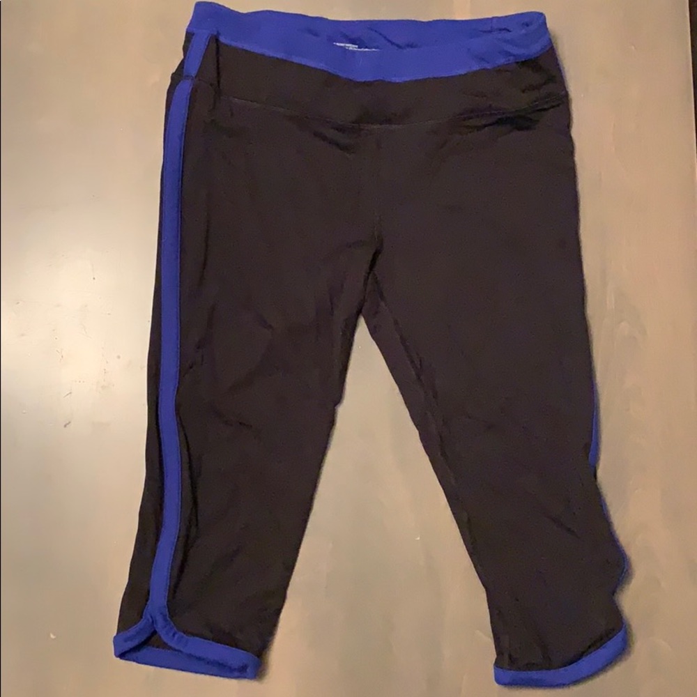 VS Workout Crop Pant Size Small